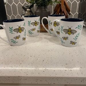 Charming Bee Pattern White Mug Set of 4